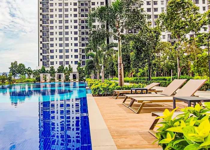 Luxury Pool At M-Luna By Hck