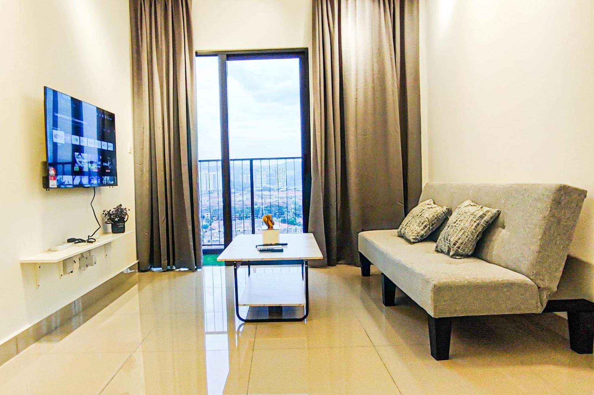 Luxury Pool At M-luna By Hck Pangsapuri
