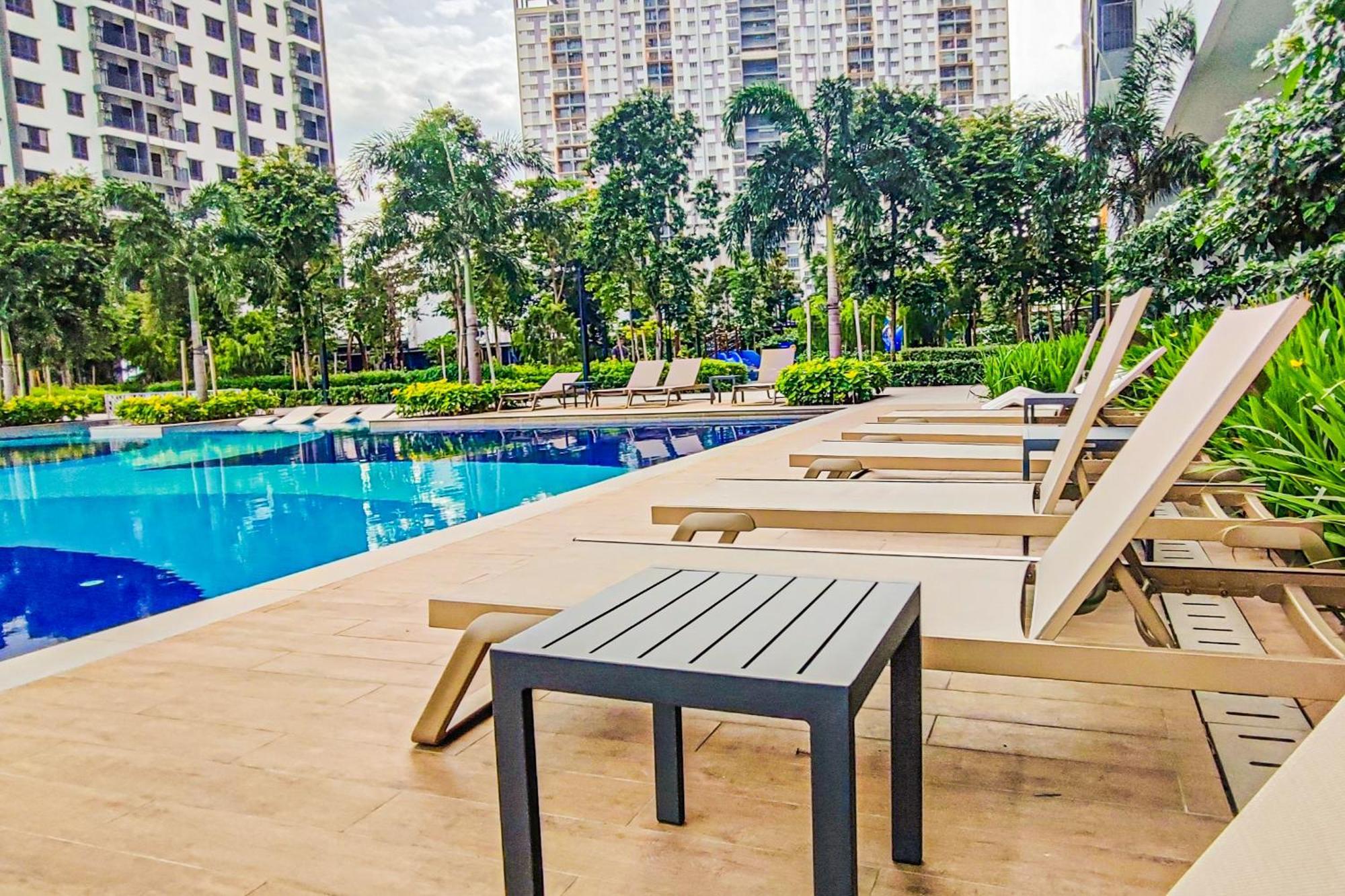 Luxury Pool At M-luna By Hck Pangsapuri